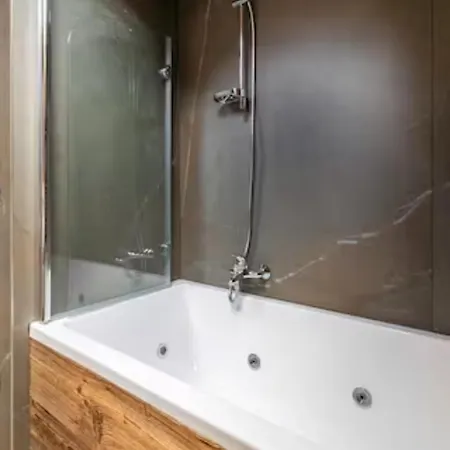Konukevi Casa Largo La Piazzola 3*